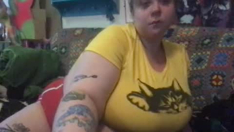 Ellie Louise online show from April 29, 8:35 pm