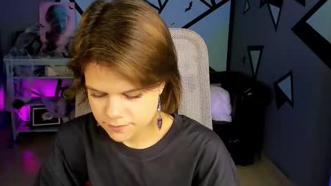 Snapshot of elliemurler chatting on October 22, 9:01 am elliemurler online show from October 22, 9:01 am