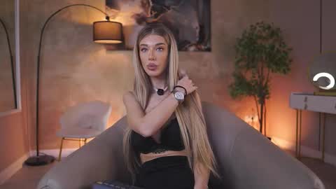 Ellie online show from November 26, 4:54 am