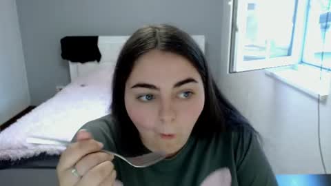 Ellie online show from June 19, 9:37 am