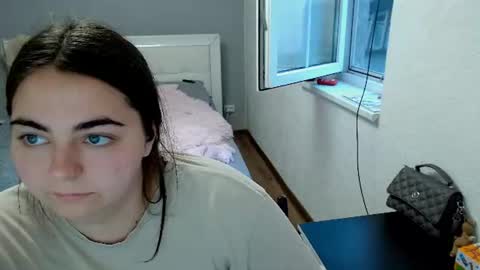 Ellie online show from August 4, 3:35 am