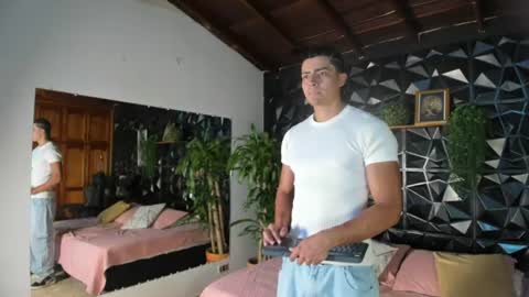Elloit Colton online show from July 20, 6:31 pm
