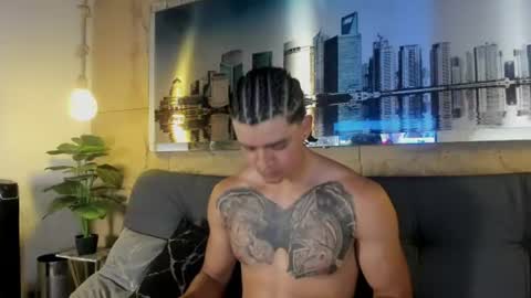 Elloit Colton online show from July 19, 8:11 pm