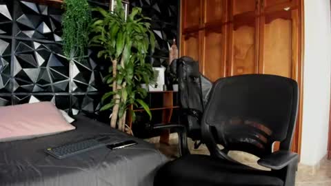 Elloit Colton online show from July 28, 9:03 pm