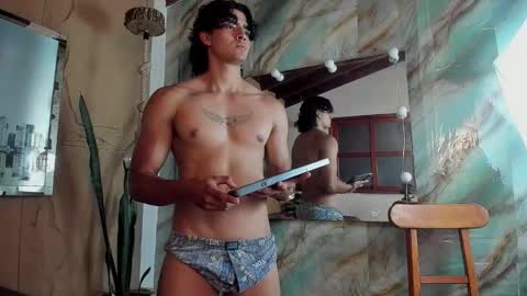 Elloit Colton online show from December 3, 10:43 pm