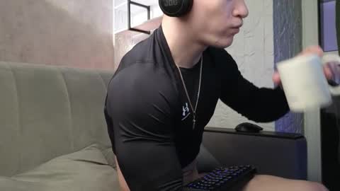 elliot_muscle04 online show from March 1, 4:55 pm