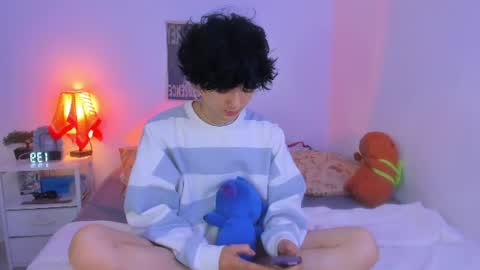 elliotvolkov online show from June 19, 2:34 pm