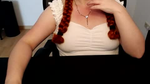 Elly online show from June 16, 12:53 pm