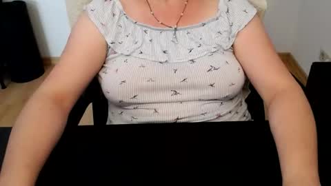 Elly online show from June 29, 11:43 am
