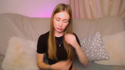  Elly  online show from July 25, 3:37 am
