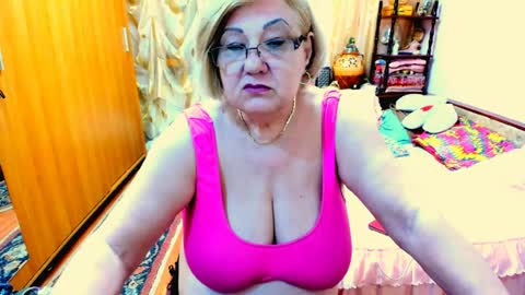 ellyhot53 online show from June 25, 12:18 am