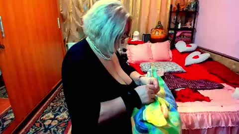 ellyhot53 online show from March 4, 3:26 pm