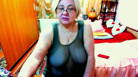 ellyhot53 online show from October 31, 1:50 am