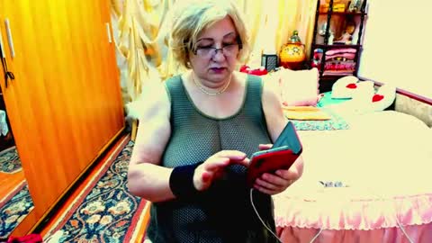 ellyhot53 online show from July 20, 1:24 pm