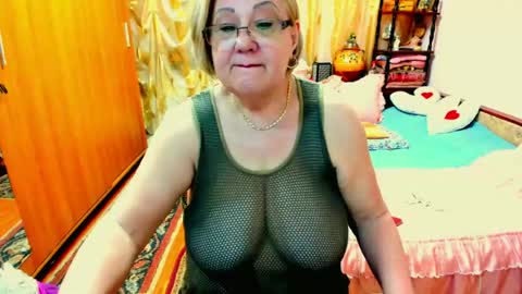 ellyhot53 online show from June 18, 2:33 pm