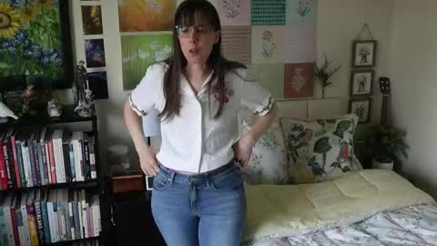 Elly Naomi online show from May 8, 5:18 pm