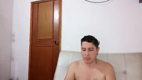 independent model online show from May 24, 4:09 am