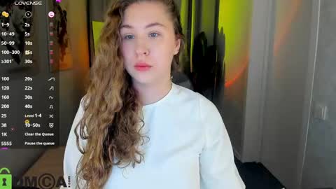 Elsie online show from May 3, 1:11 am