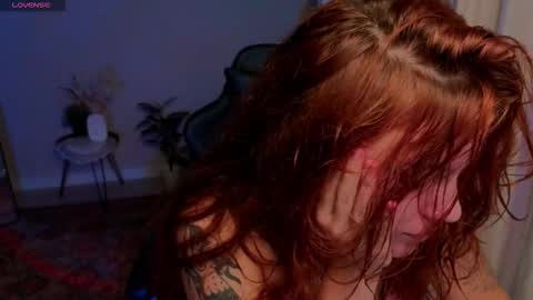 Snapshot of elsie_ginger chatting on September 17, 10:24 pm Elsie online show from September 17, 10:24 pm