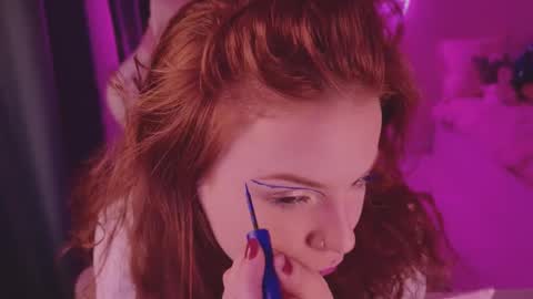 Snapshot of elsie_ginger chatting on December 14, 11:56 pm Elsie online show from December 14, 11:56 pm