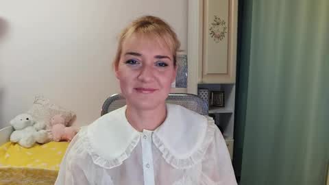 Elvira online show from December 6, 11:39 am