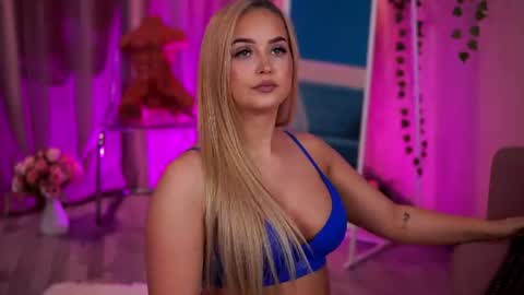 Elyssa online show from June 19, 7:09 pm