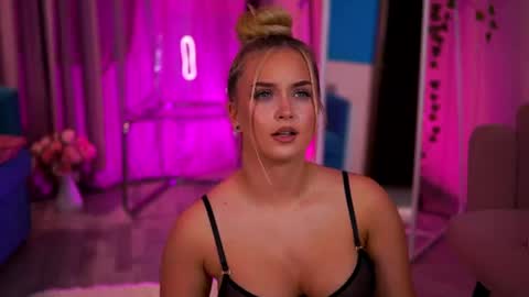Elyssa online show from June 28, 6:59 pm