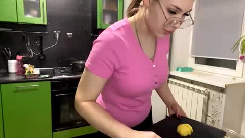 Monica online show from March 10, 5:06 pm