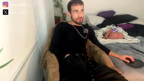 emanuell___ online show from April 28, 1:03 am