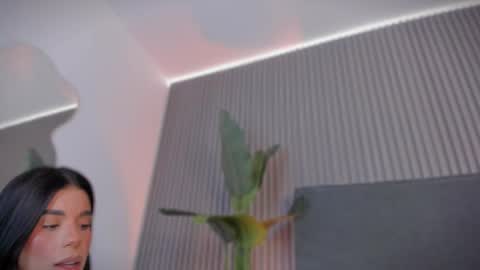 emelie_89 online show from May 13, 11:20 am