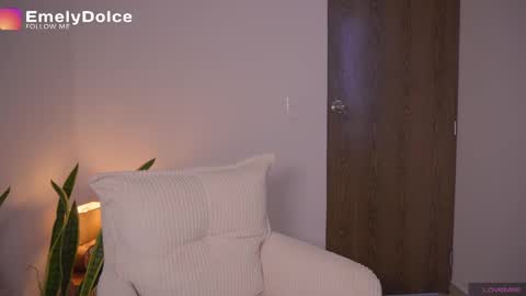 Snapshot of emely_dolce chatting on September 26, 2:03 pm ana online show from September 26, 2:03 pm