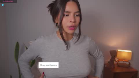 Snapshot of emely_dolce chatting on September 28, 9:13 pm ana online show from September 28, 9:13 pm
