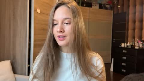 emi__ly online show from December 1, 6:55 am