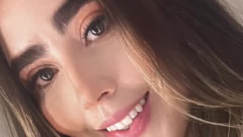 emi_royse online show from December 15, 7:10 pm