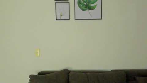 emi_royse online show from March 4, 1:13 am