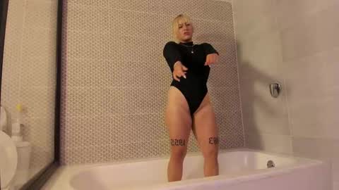 EMILY ROBERTS online show from November 22, 3:49 am