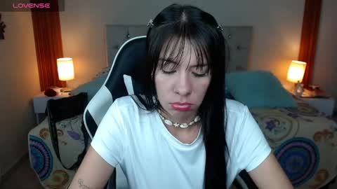 emiily_skinny online show from April 25, 1:19 am