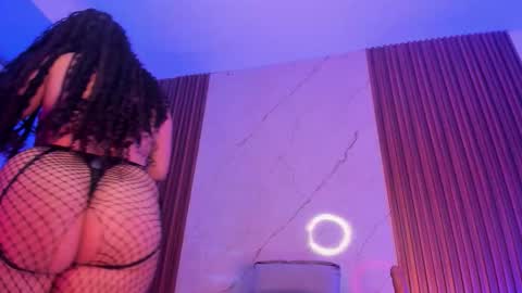 Snapshot of emiilycollins1 chatting on September 12, 1:29 am online show from September 12, 1:29 am