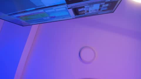 Snapshot of emiilycollins1 chatting on September 11, 1:18 am online show from September 11, 1:18 am