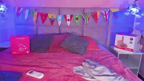 Emiily Grace online show from July 12, 11:57 am