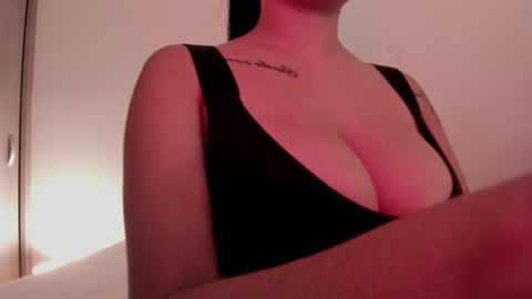 Snapshot of emilia_ghendle chatting on January 28, 1:16 pm Emilia Big Boobs online show from January 28, 1:16 pm