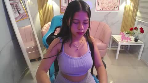 Snapshot of emilia_love_a chatting on October 10, 4:29 am Emilia online show from October 10, 4:29 am