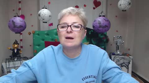 Snapshot of emiliagree chatting on October 24, 5:41 am EmiliaGree online show from October 24, 5:41 am