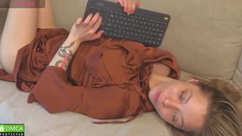 emilielong online show from July 2, 5:23 am