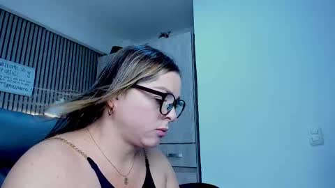 emilirosses online show from October 16, 11:54 am