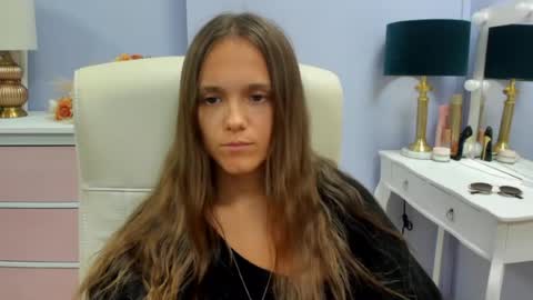 Emilly online show from July 8, 8:51 am