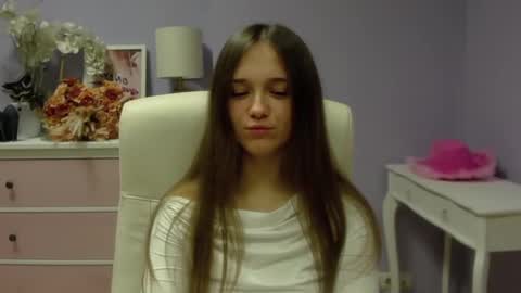 Snapshot of emilly_lust99 chatting on January 28, 7:43 am Emilly online show from January 28, 7:43 am