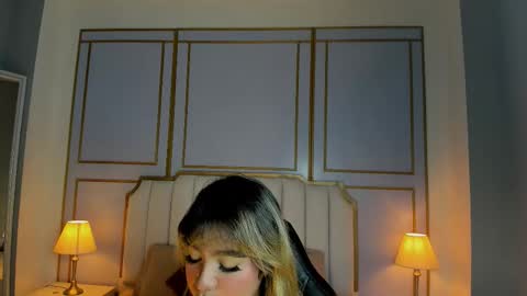 emilly_mell online show from December 4, 11:21 am