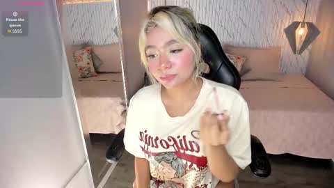 emilly_mell online show from January 7, 11:26 am