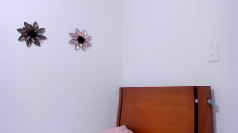 Snapshot of emillygonzalez chatting on January 28, 7:00 pm . . online show from January 28, 7:00 pm